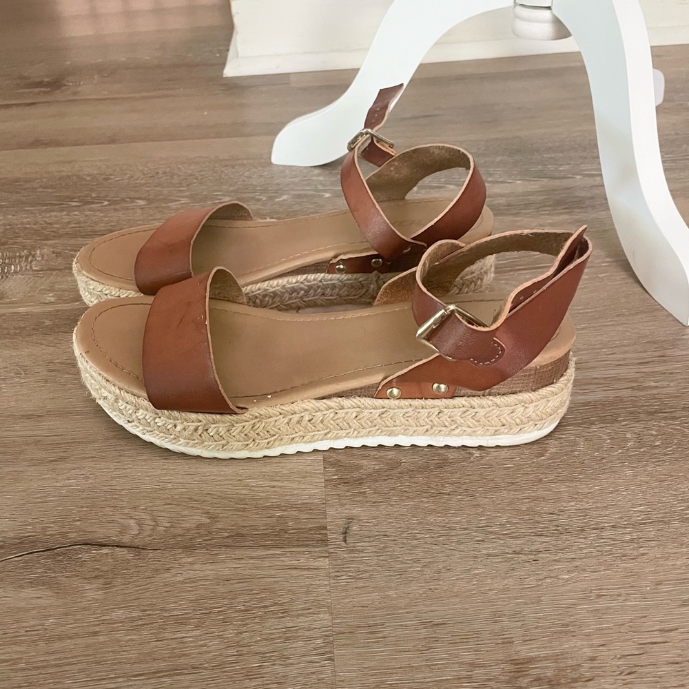 Women’s espadrille sandals